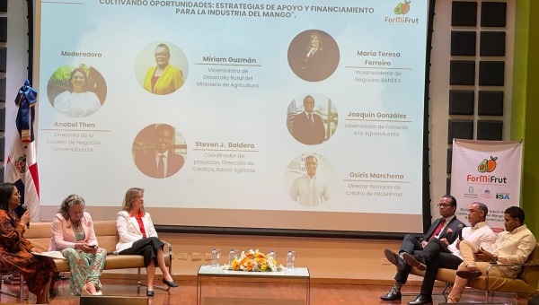 Subdirector de Crédito Promipyme participa en diálogo sobre futuro del mango